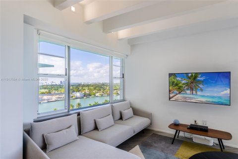 Condo in Miami Beach, Florida, 2 bedrooms  № 1973596 - photo 3