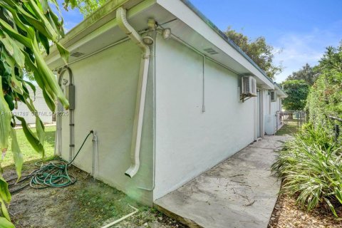 Снять в аренду виллу или дом в Майами, Флорида 3 спальни, 189.33м2, № 1991489 - фото 28