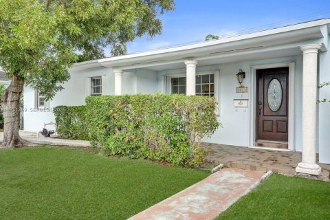 Снять в аренду виллу или дом в Майами, Флорида 3 спальни, 189.33м2, № 1991489 - фото 19