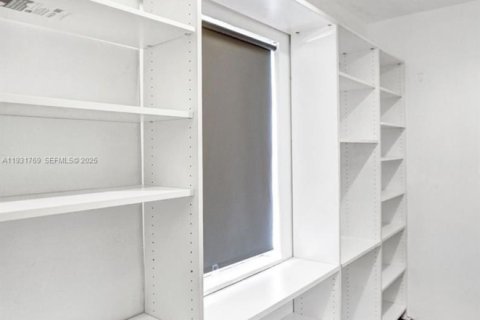 Снять в аренду виллу или дом в Майами, Флорида 3 спальни, 189.33м2, № 1991489 - фото 16