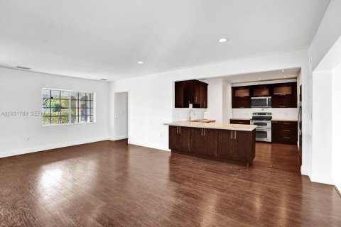 Снять в аренду виллу или дом в Майами, Флорида 3 спальни, 189.33м2, № 1991489 - фото 3