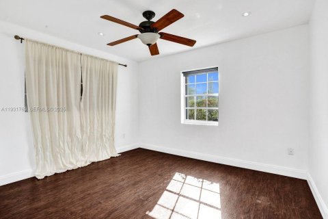 Снять в аренду виллу или дом в Майами, Флорида 3 спальни, 189.33м2, № 1991489 - фото 9