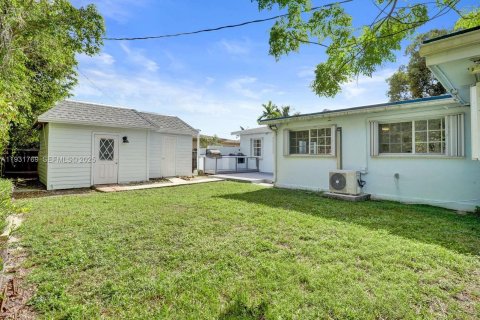 Снять в аренду виллу или дом в Майами, Флорида 3 спальни, 189.33м2, № 1991489 - фото 22