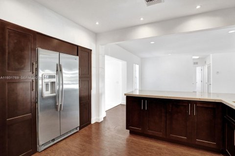 Снять в аренду виллу или дом в Майами, Флорида 3 спальни, 189.33м2, № 1991489 - фото 14