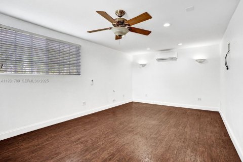 Снять в аренду виллу или дом в Майами, Флорида 3 спальни, 189.33м2, № 1991489 - фото 6