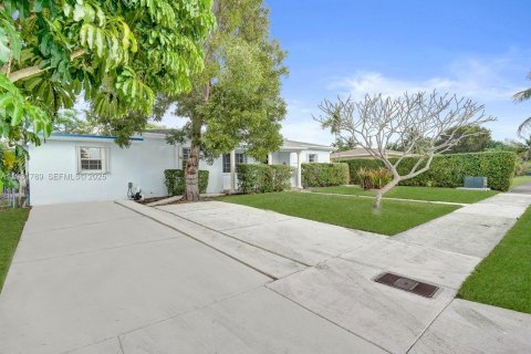 Снять в аренду виллу или дом в Майами, Флорида 3 спальни, 189.33м2, № 1991489 - фото 21