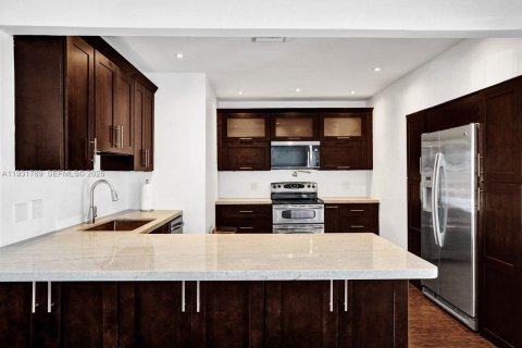 Снять в аренду виллу или дом в Майами, Флорида 3 спальни, 189.33м2, № 1991489 - фото 12