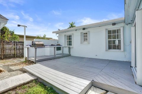 Снять в аренду виллу или дом в Майами, Флорида 3 спальни, 189.33м2, № 1991489 - фото 24