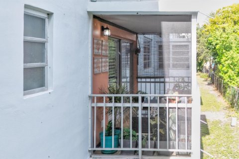 Купить кондоминиум в Холливуд, Флорида 3 комнаты, 83.61м2, № 2077499 - фото 13