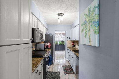 Купить кондоминиум в Холливуд, Флорида 3 комнаты, 83.61м2, № 2077499 - фото 4