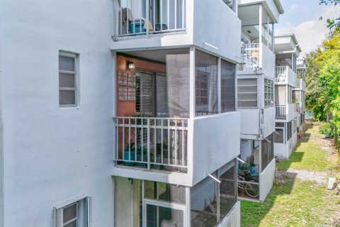 Купить кондоминиум в Холливуд, Флорида 3 комнаты, 83.61м2, № 2077499 - фото 14