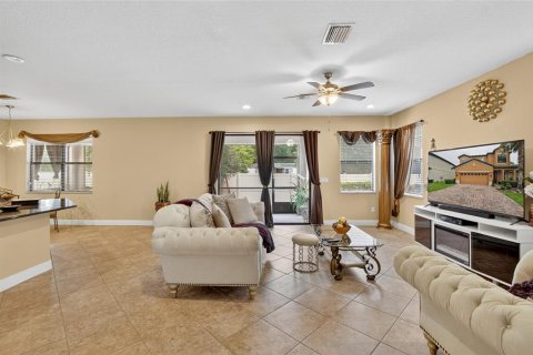 House in Tampa, Florida 4 bedrooms, 268.3 sq.m. № 1817188 - photo 15