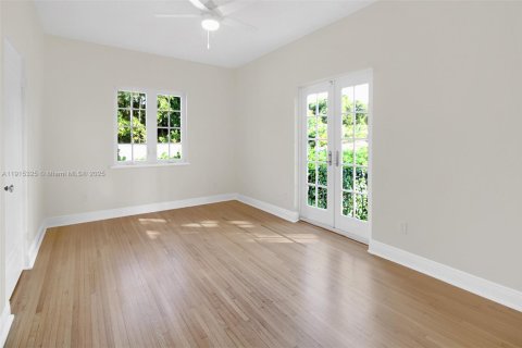 Купить виллу или дом в Корал-Гейблс, Флорида 4 спальни, 177.26м2, № 1970677 - фото 22