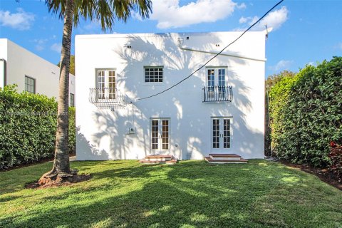 Купить виллу или дом в Корал-Гейблс, Флорида 4 спальни, 177.26м2, № 1970677 - фото 26