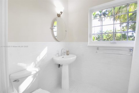 Купить виллу или дом в Корал-Гейблс, Флорида 4 спальни, 177.26м2, № 1970677 - фото 23