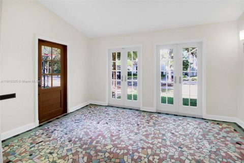 Купить виллу или дом в Корал-Гейблс, Флорида 4 спальни, 177.26м2, № 1970677 - фото 12