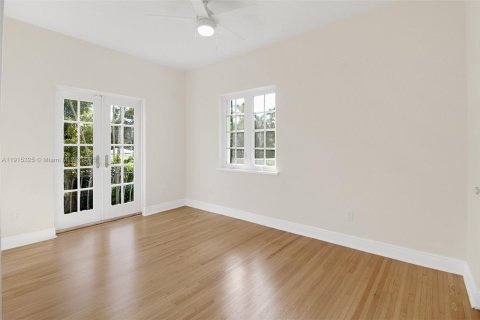 Купить виллу или дом в Корал-Гейблс, Флорида 4 спальни, 177.26м2, № 1970677 - фото 24