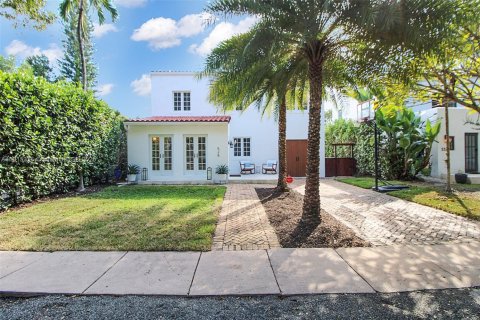 Купить виллу или дом в Корал-Гейблс, Флорида 4 спальни, 177.26м2, № 1970677 - фото 2