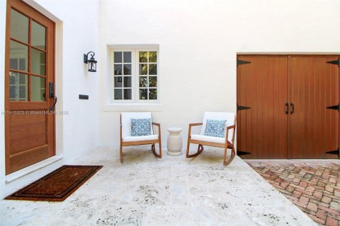 Купить виллу или дом в Корал-Гейблс, Флорида 4 спальни, 177.26м2, № 1970677 - фото 4