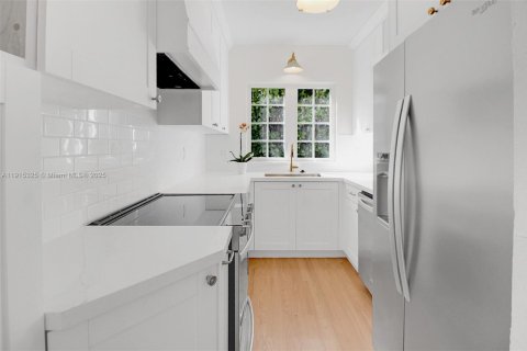 Купить виллу или дом в Корал-Гейблс, Флорида 4 спальни, 177.26м2, № 1970677 - фото 16