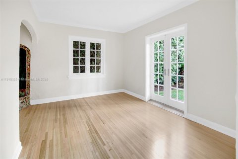 Купить виллу или дом в Корал-Гейблс, Флорида 4 спальни, 177.26м2, № 1970677 - фото 21