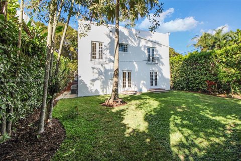 Купить виллу или дом в Корал-Гейблс, Флорида 4 спальни, 177.26м2, № 1970677 - фото 27