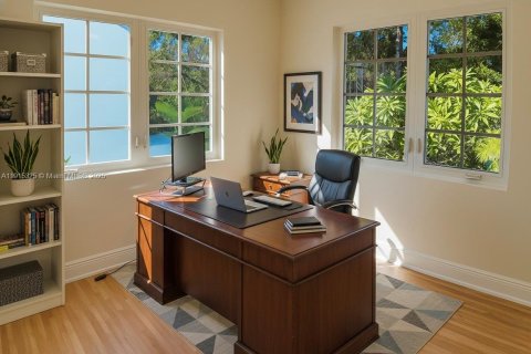 Купить виллу или дом в Корал-Гейблс, Флорида 4 спальни, 177.26м2, № 1970677 - фото 9