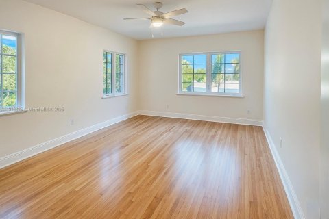 Купить виллу или дом в Корал-Гейблс, Флорида 4 спальни, 177.26м2, № 1970677 - фото 11