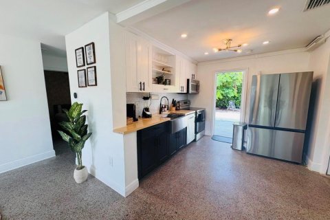 House in Pompano Beach, Florida 3 bedrooms, 105.82 sq.m. № 2271860
