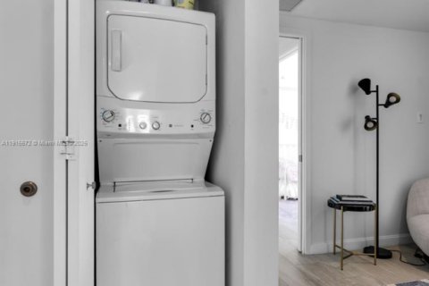 Снять в аренду кондоминиум в Майами, Флорида 2 спальни, 100.06м2, № 1971871 - фото 19