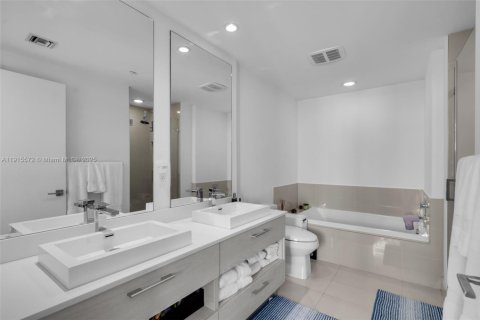 Снять в аренду кондоминиум в Майами, Флорида 2 спальни, 100.06м2, № 1971871 - фото 11