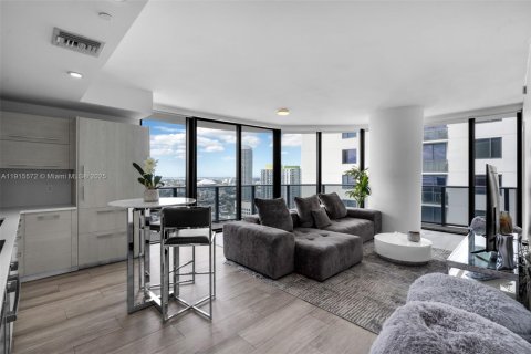 Снять в аренду кондоминиум в Майами, Флорида 2 спальни, 100.06м2, № 1971871 - фото 4
