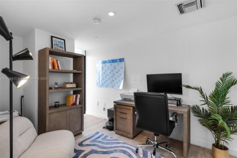 Снять в аренду кондоминиум в Майами, Флорида 2 спальни, 100.06м2, № 1971871 - фото 14