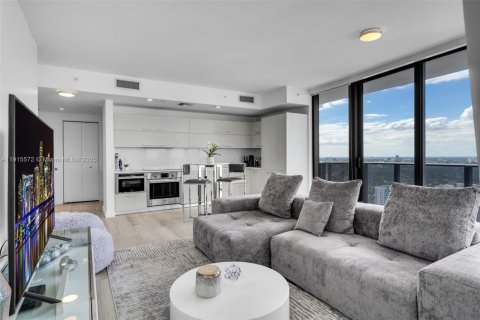 Снять в аренду кондоминиум в Майами, Флорида 2 спальни, 100.06м2, № 1971871 - фото 1