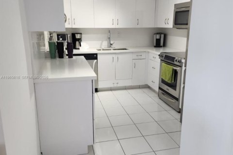 Copropriété à louer à Aventura, Floride: 2 chambres, 101.36 m2 № 2031535 - photo 11