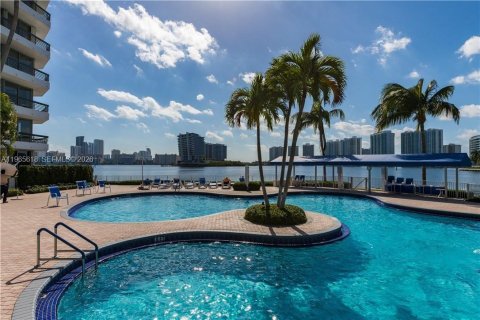 Copropriété à louer à Aventura, Floride: 2 chambres, 101.36 m2 № 2031535 - photo 6