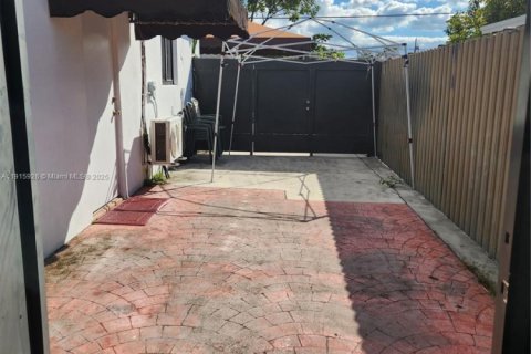 Immobilier commercial à louer à Cutler Bay, Floride: 108.97 m2 № 1970771 - photo 2