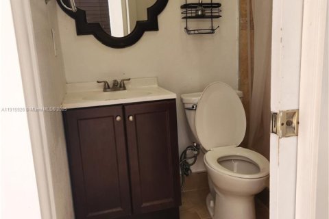 Immobilier commercial à louer à Cutler Bay, Floride: 108.97 m2 № 1970771 - photo 9