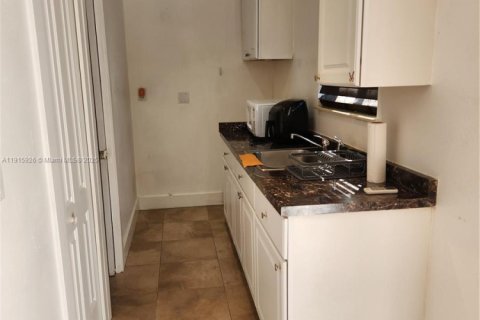 Immobilier commercial à louer à Cutler Bay, Floride: 108.97 m2 № 1970771 - photo 6