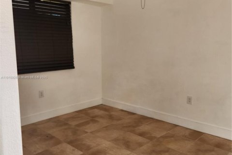 Immobilier commercial à louer à Cutler Bay, Floride: 108.97 m2 № 1970771 - photo 5