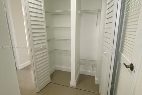 Condo in Fort Lauderdale, Florida, 1 bedroom  № 1955298 - photo 10