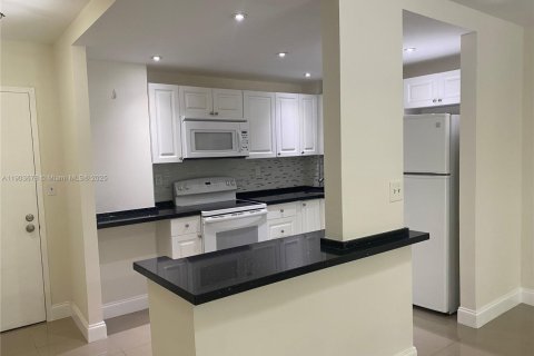 Condo in Fort Lauderdale, Florida, 1 bedroom  № 1955298 - photo 2