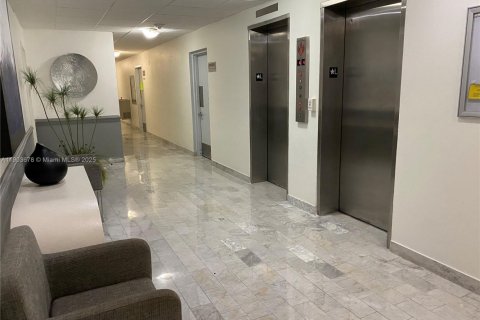 Condo in Fort Lauderdale, Florida, 1 bedroom  № 1955298 - photo 17