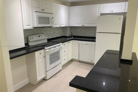 Condo in Fort Lauderdale, Florida, 1 bedroom  № 1955298 - photo 1