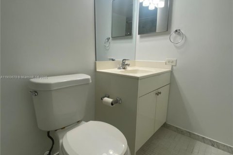 Condo in Fort Lauderdale, Florida, 1 bedroom  № 1955298 - photo 13