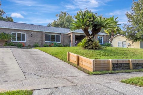 Villa ou maison à louer à Orlando, Floride: 3 chambres, 148.64 m2 № 2405704 - photo 4