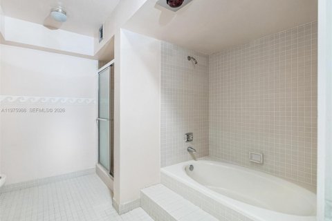 Купить кондоминиум в Ки-Бискейн, Флорида 3 комнаты, 124.02м2, № 2042414 - фото 14