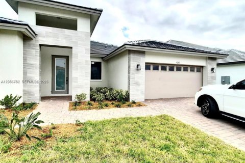 Villa ou maison à Miramar, Floride 3 chambres, 240.15 m2 № 2348576