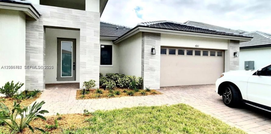 Villa ou maison à Miramar, Floride 3 chambres, 240.15 m2 № 2348576