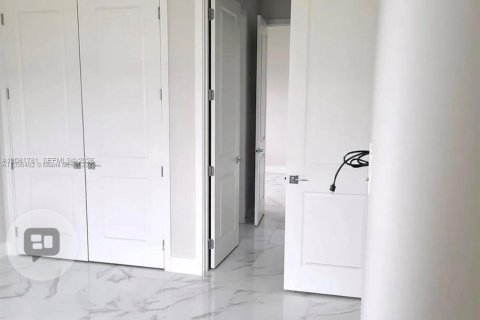 Villa ou maison à louer à Miramar, Floride: 3 chambres, 240.15 m2 № 2348576 - photo 8